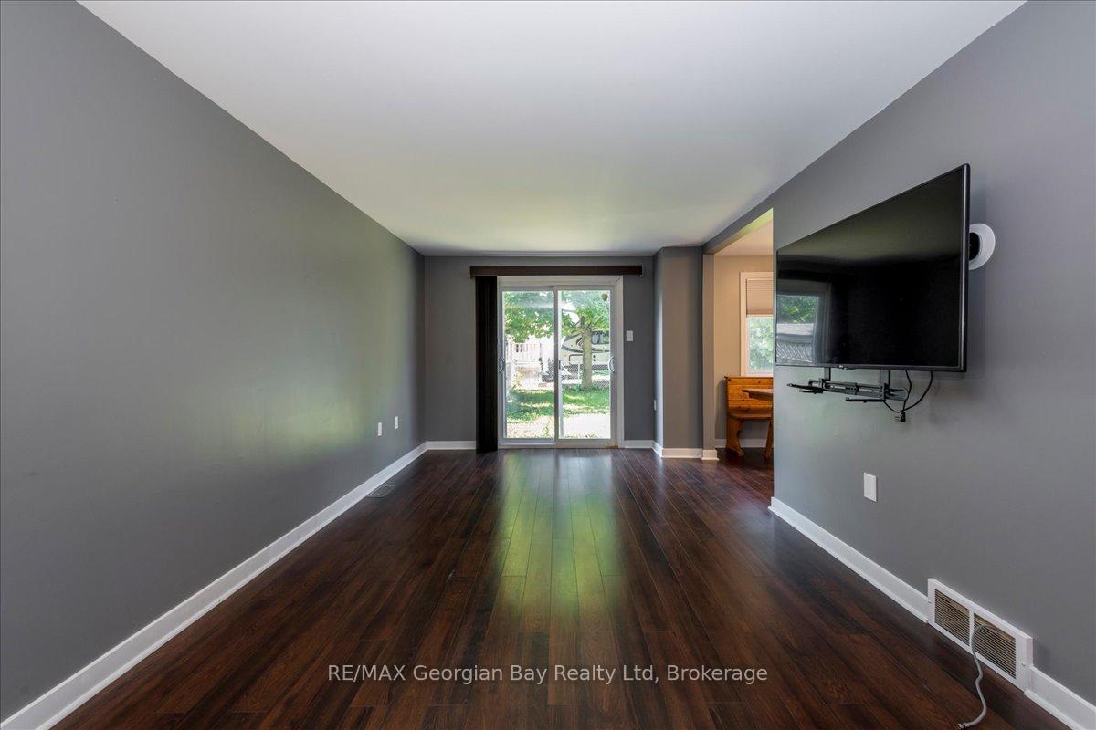 Photo 7 of 340 Rose Crescent, Midland — HOMEH