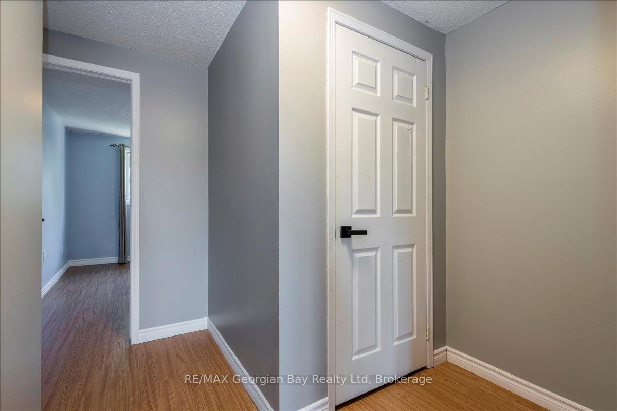 Photo 10 of 340 Rose Crescent, Midland — HOMEH