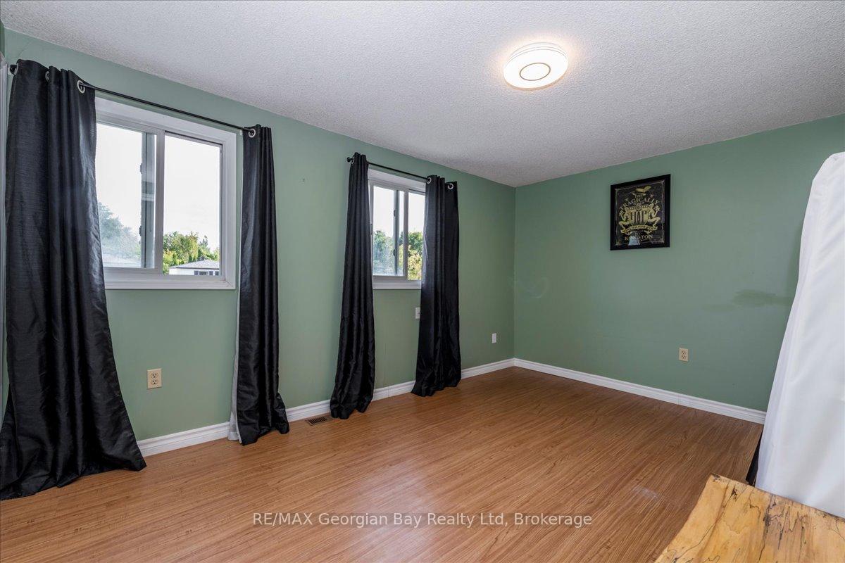 Photo 11 of 340 Rose Crescent, Midland — HOMEH