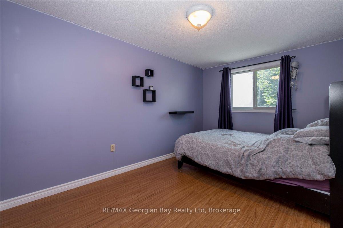 Photo 13 of 340 Rose Crescent, Midland — HOMEH