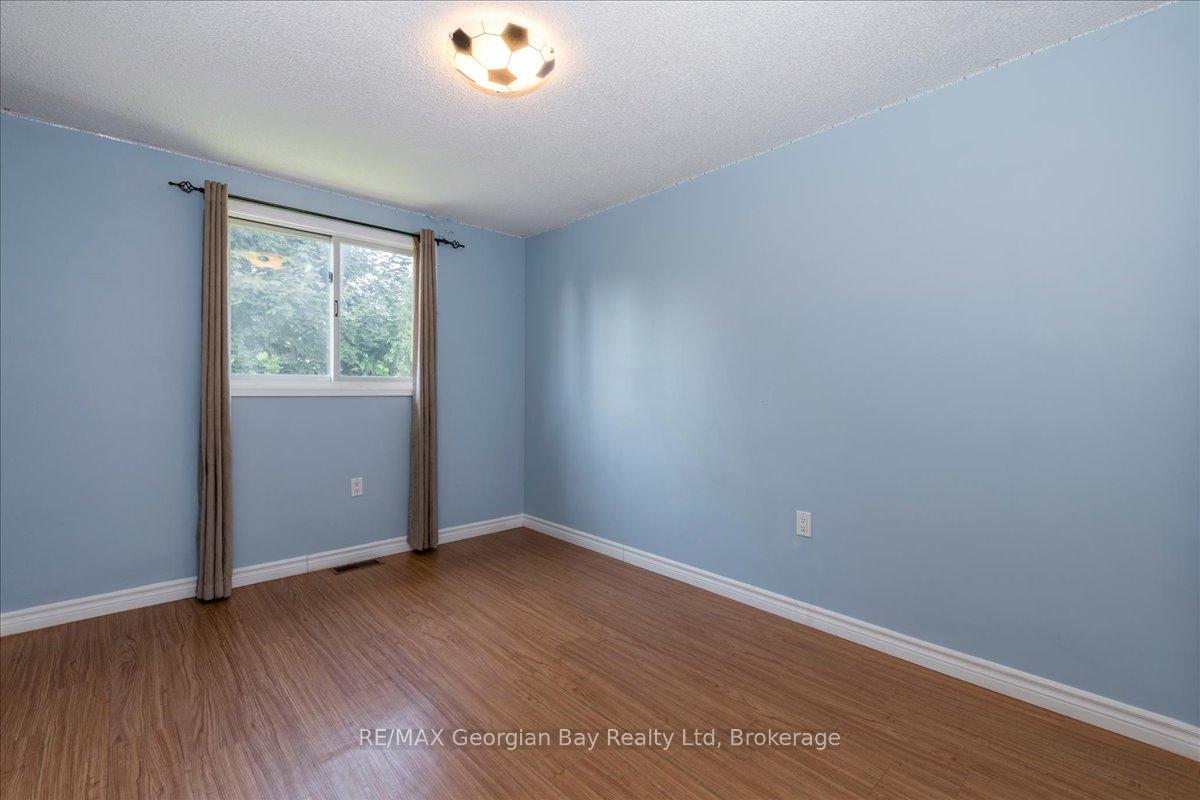 Photo 14 of 340 Rose Crescent, Midland — HOMEH
