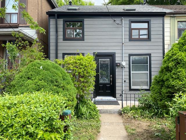 Front of 396 Macnab Street N