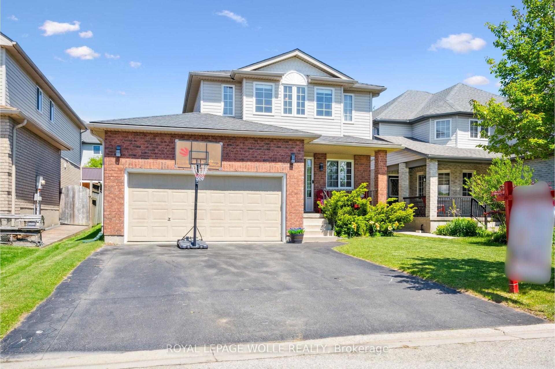 Photo 2 of 904 Rush Meadow Court, Kitchener — HOMEH