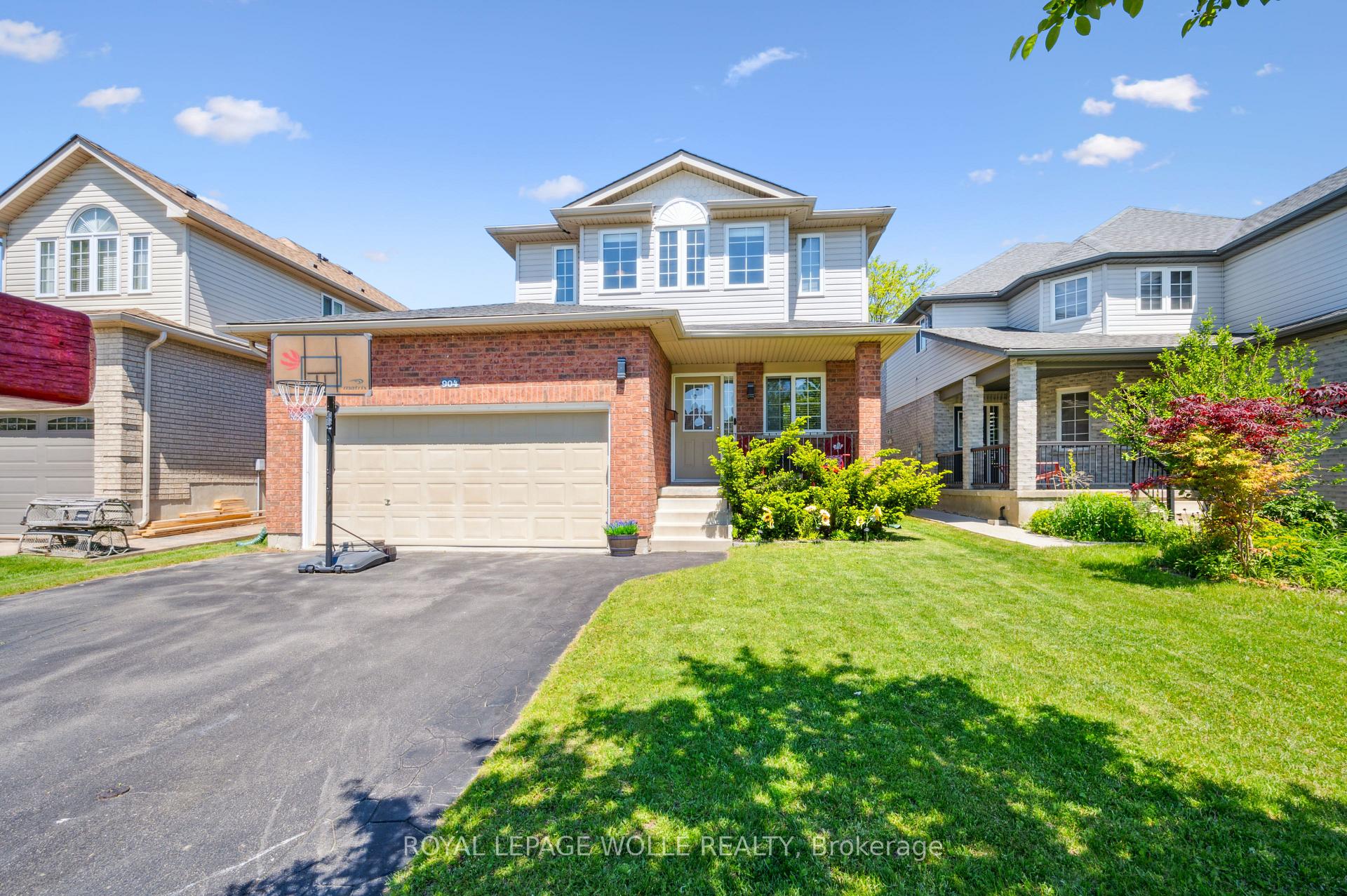 Photo 3 of 904 Rush Meadow Court, Kitchener — HOMEH