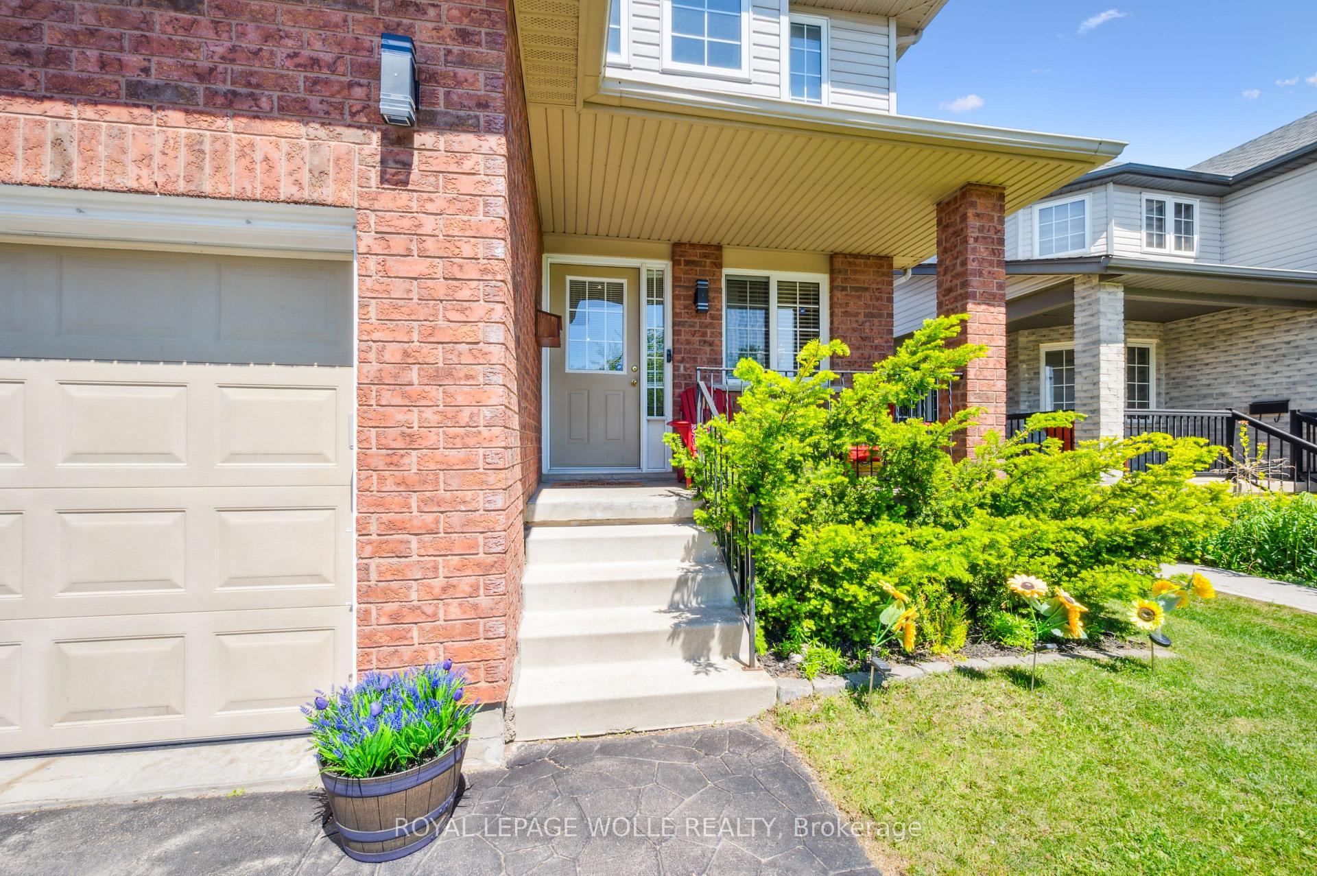 Photo 6 of 904 Rush Meadow Court, Kitchener — HOMEH