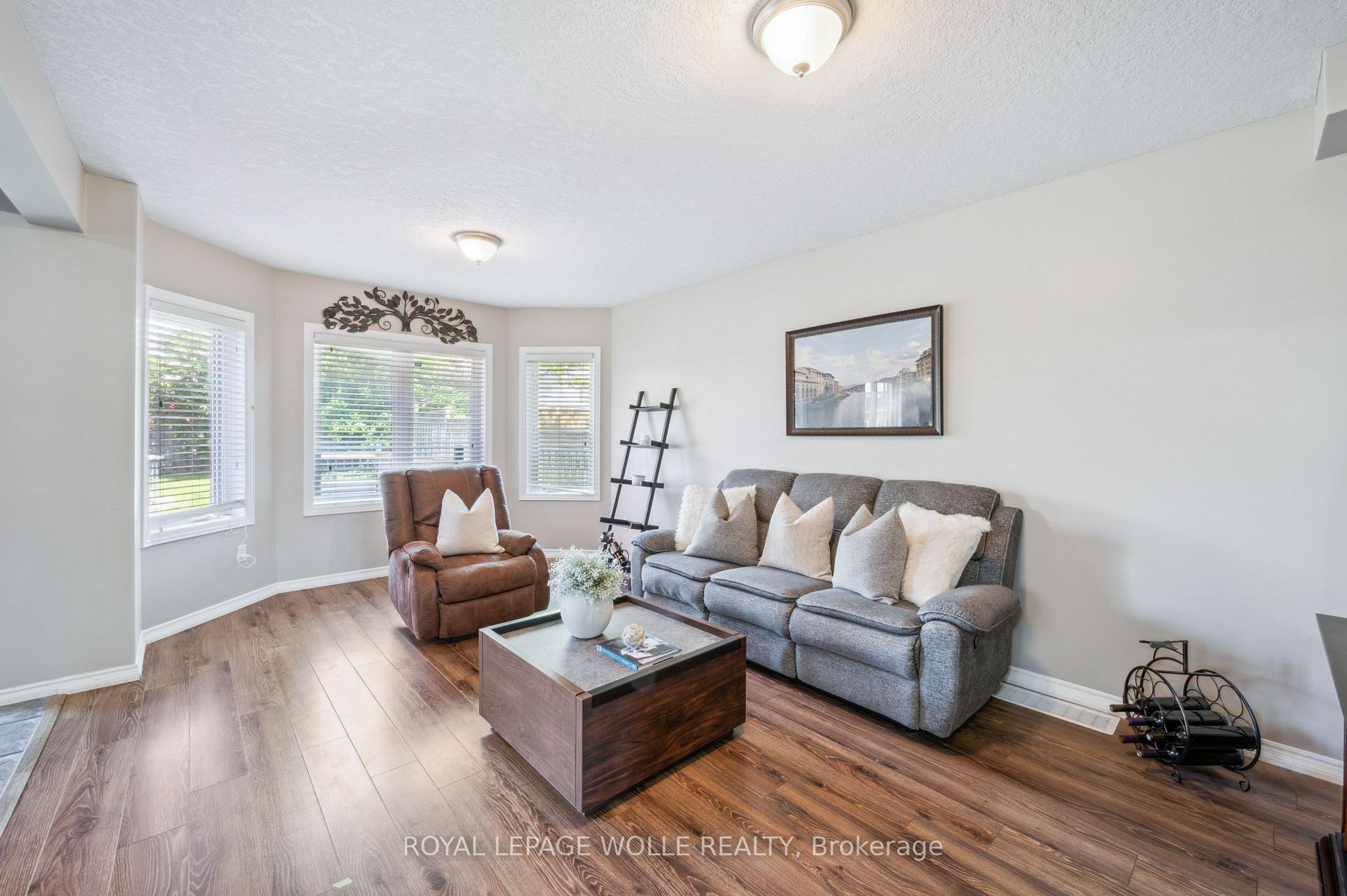Photo 12 of 904 Rush Meadow Court, Kitchener — HOMEH