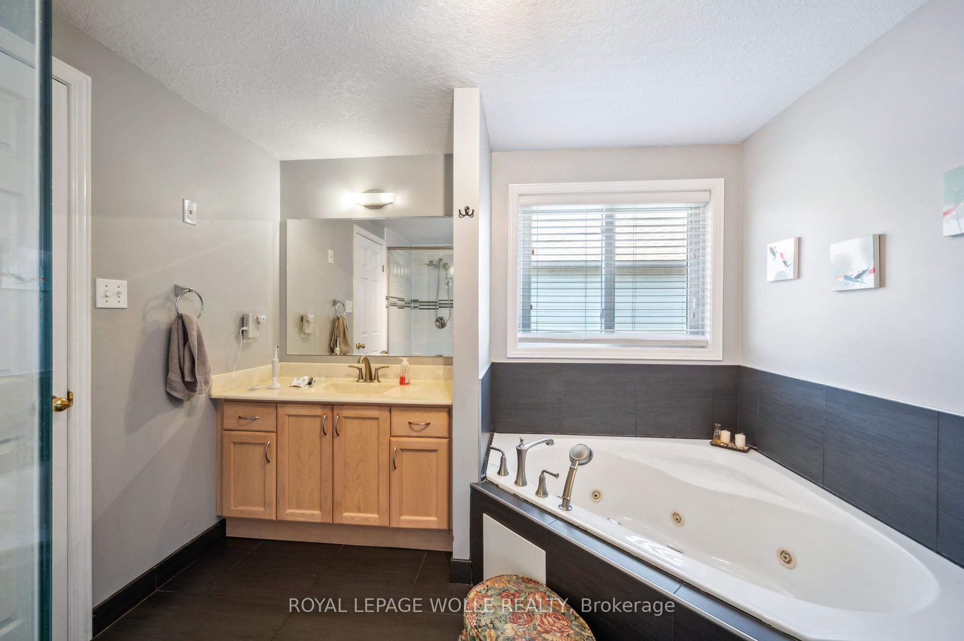 Photo 27 of 904 Rush Meadow Court, Kitchener — HOMEH