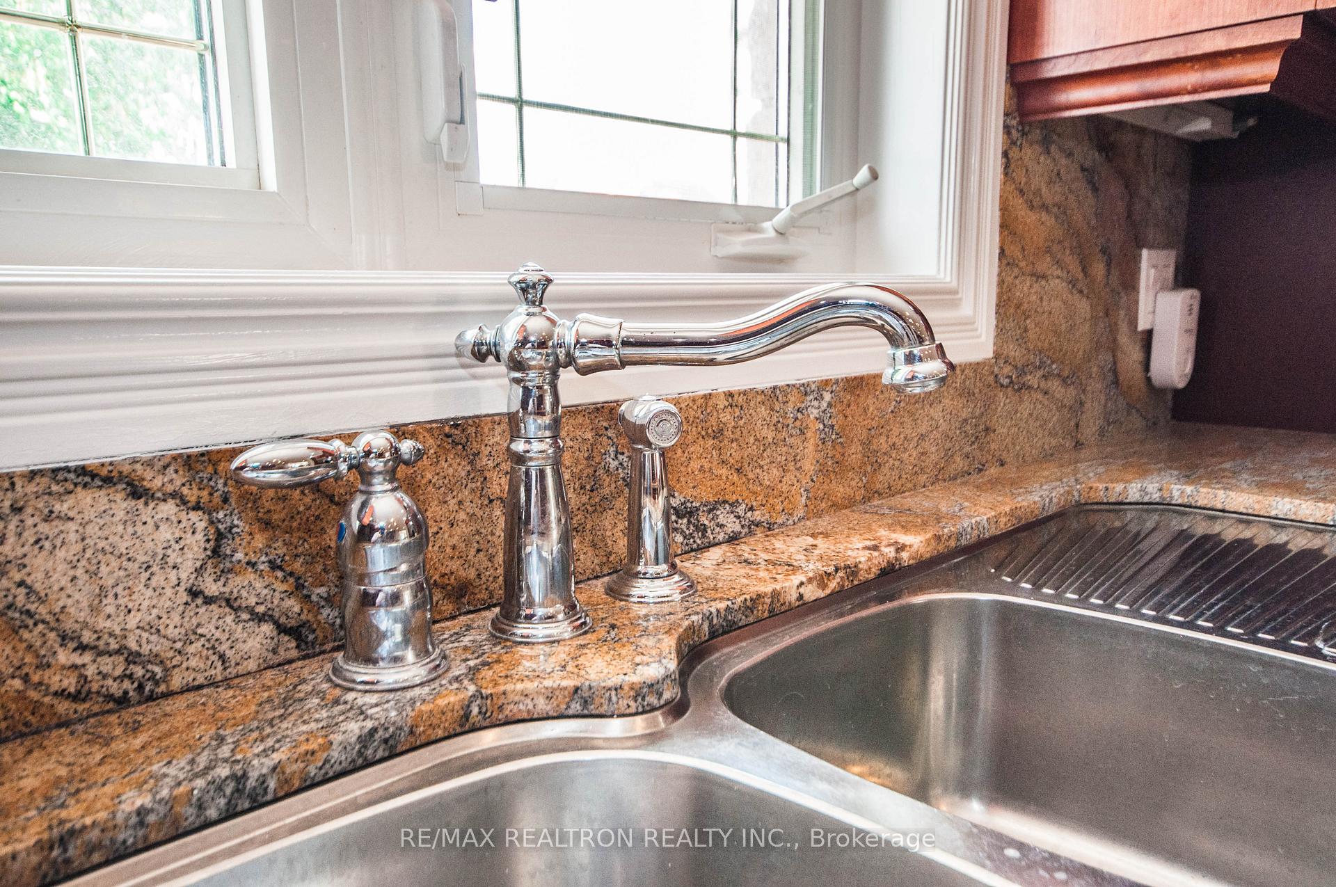 Photo 8 of 85 Lee Avenue, Markham, Milliken Mills East — HOMEH