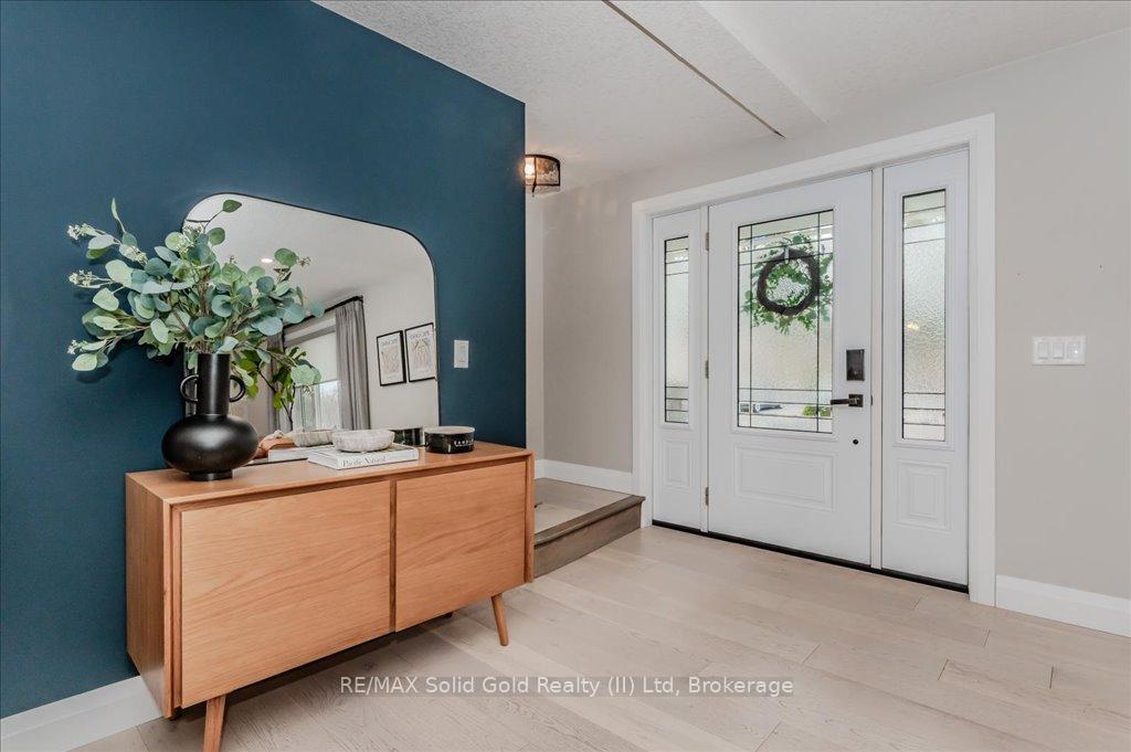 Photo 6 of 1380 Doon Village Road, Kitchener — HOMEH