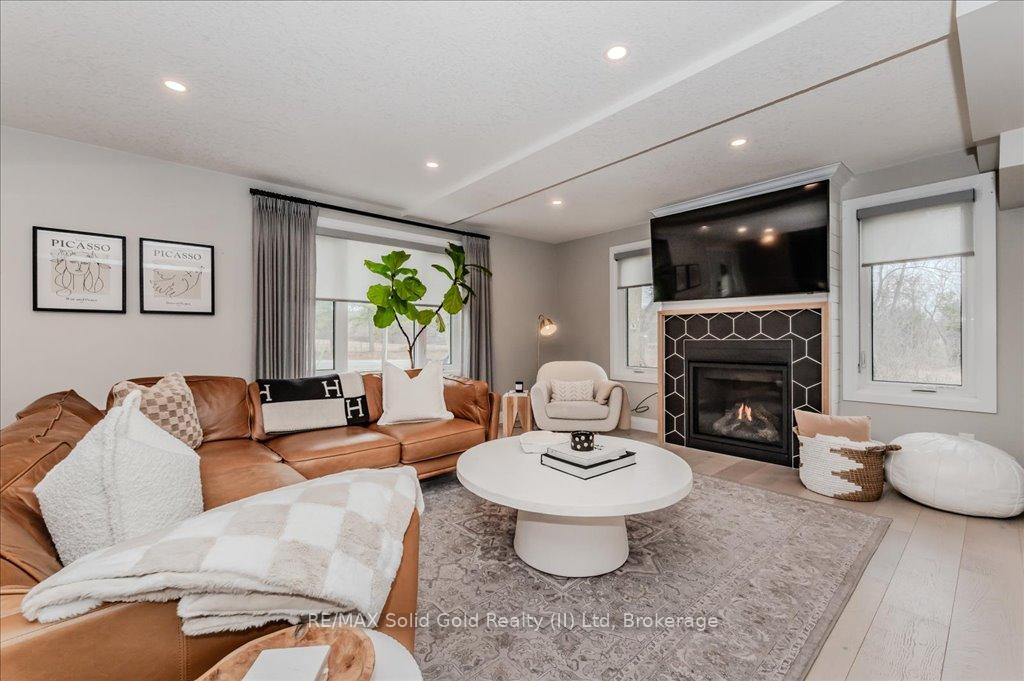 Photo 8 of 1380 Doon Village Road, Kitchener — HOMEH