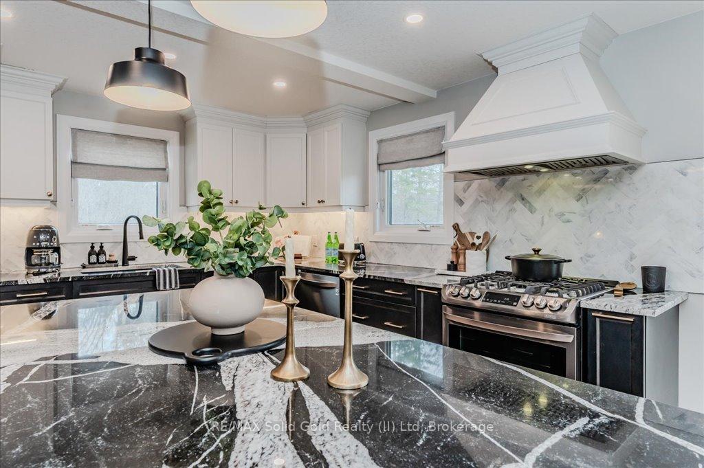 Photo 13 of 1380 Doon Village Road, Kitchener — HOMEH