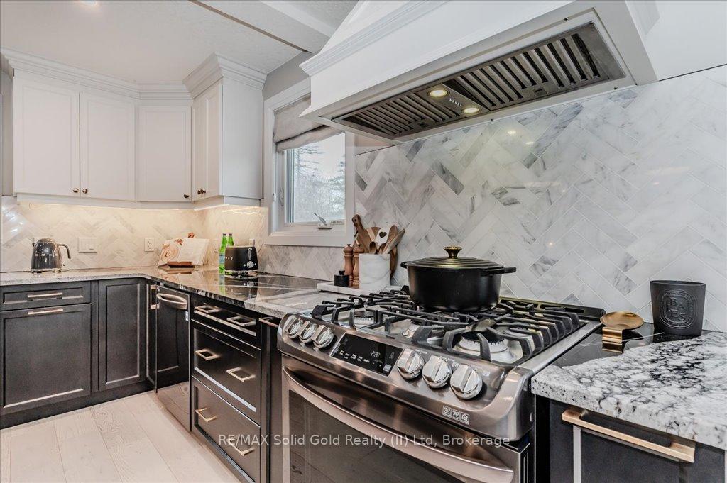 Photo 15 of 1380 Doon Village Road, Kitchener — HOMEH