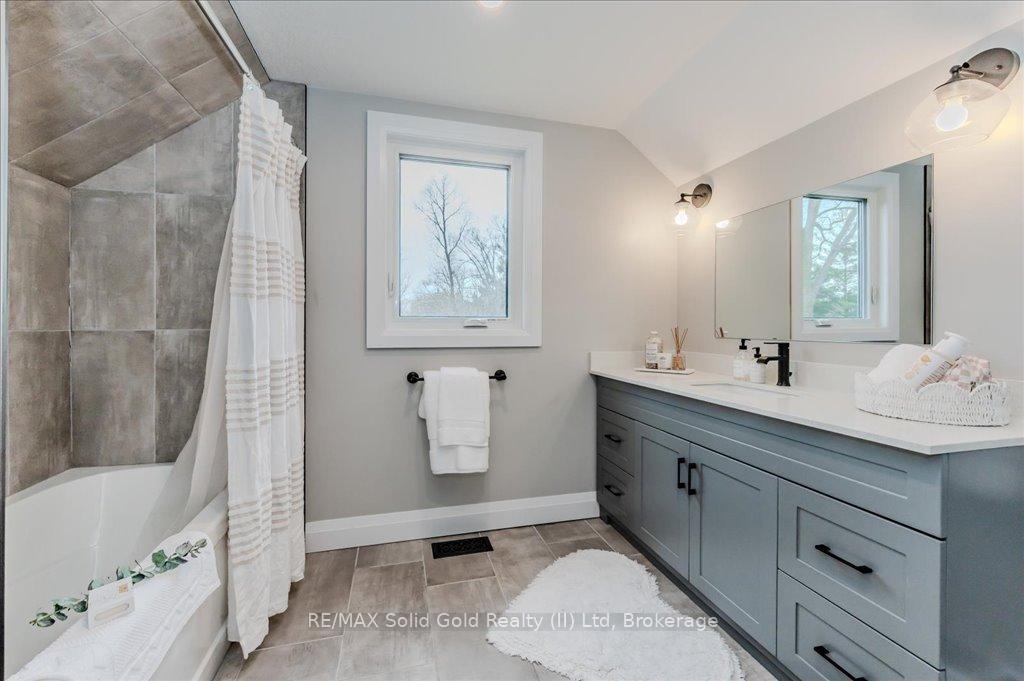 Photo 23 of 1380 Doon Village Road, Kitchener — HOMEH