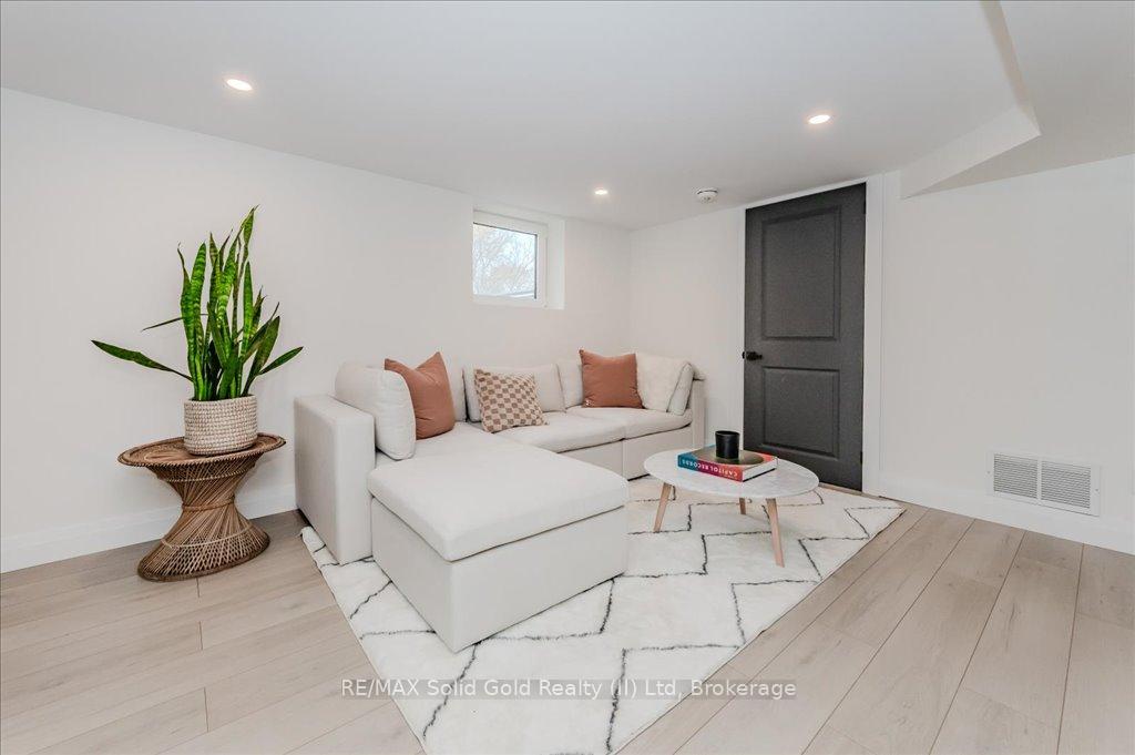 Photo 30 of 1380 Doon Village Road, Kitchener — HOMEH