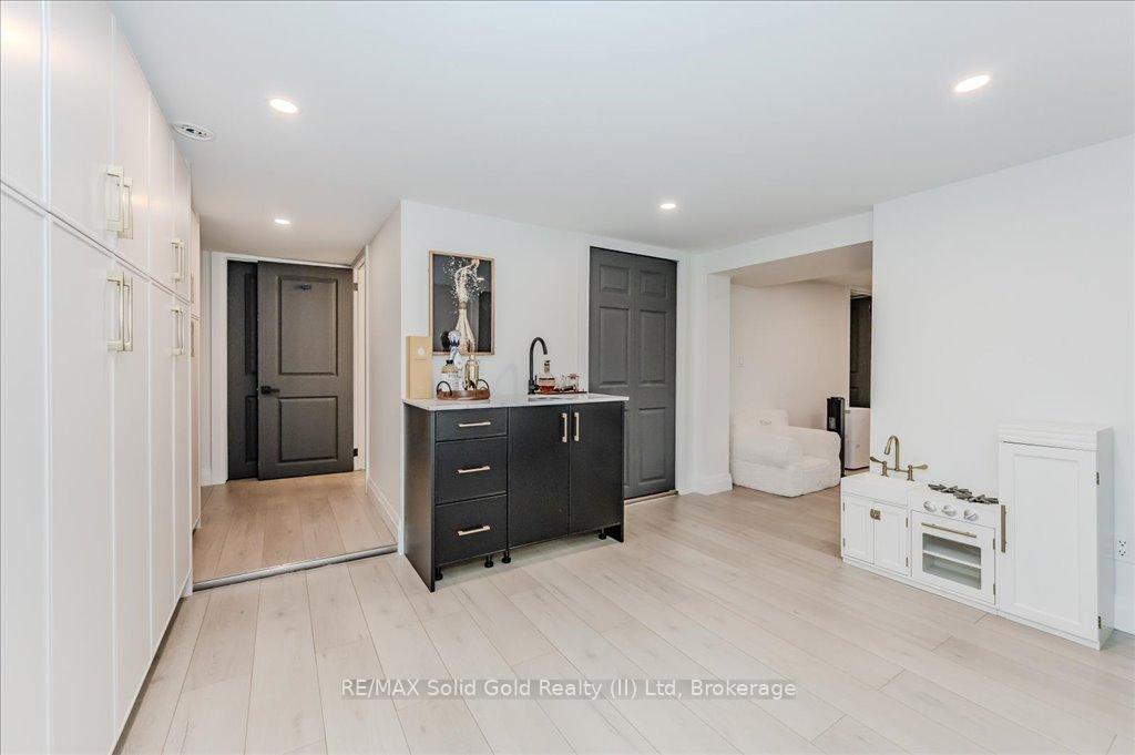 Photo 33 of 1380 Doon Village Road, Kitchener — HOMEH
