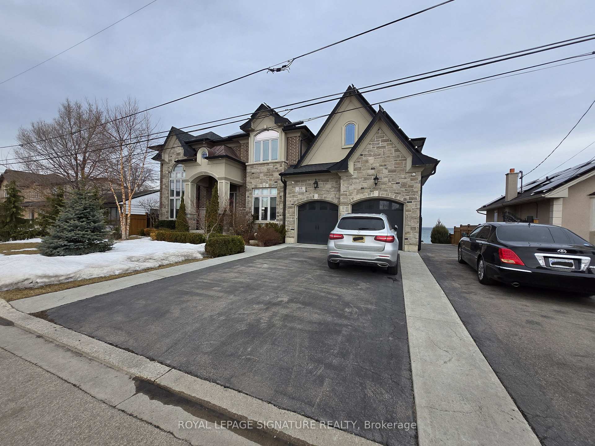 Photo 1 of 38 Seabreeze Crescent, Hamilton, Stoney Creek — HOMEH