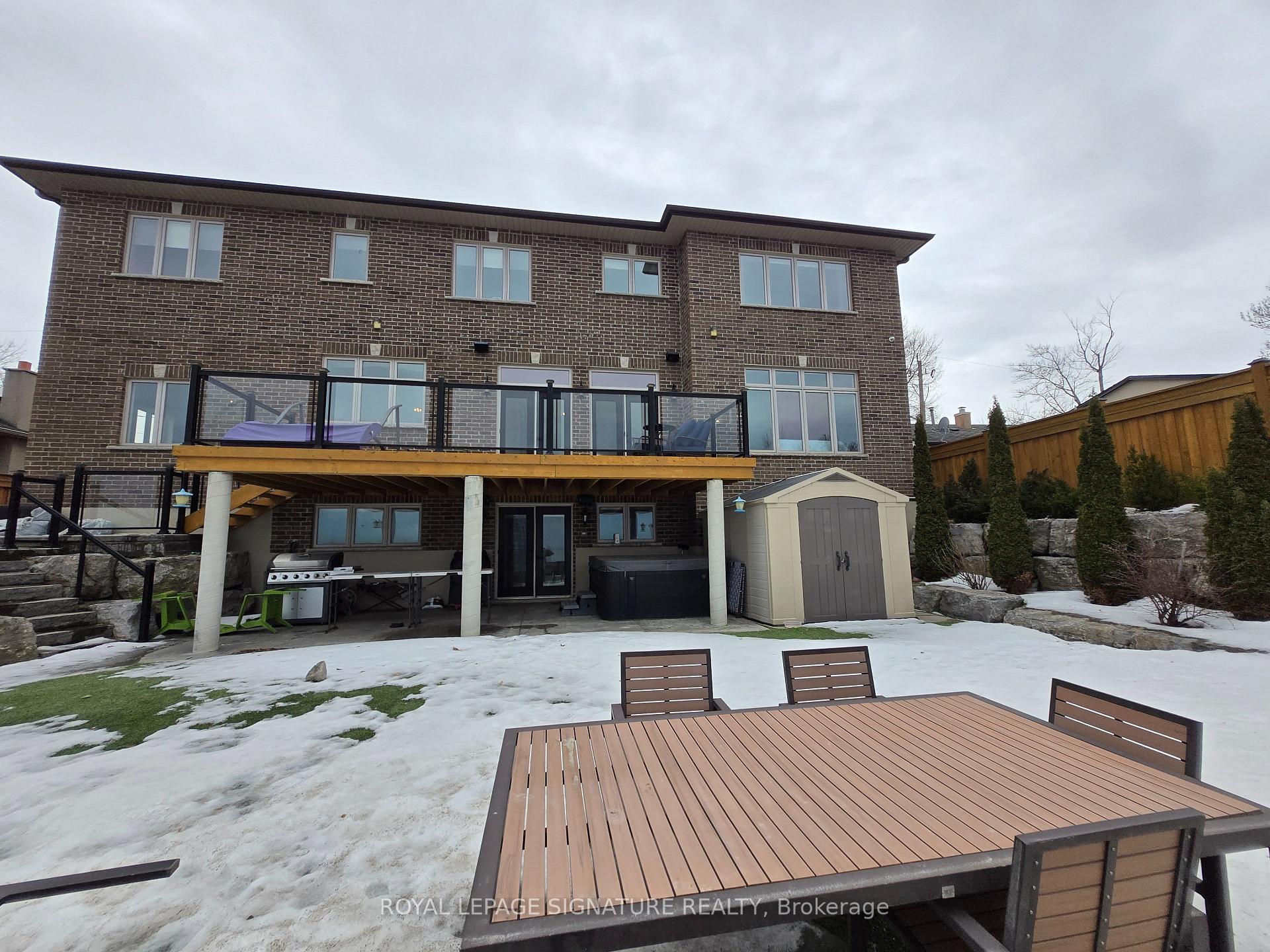 Photo 2 of 38 Seabreeze Crescent, Hamilton, Stoney Creek — HOMEH