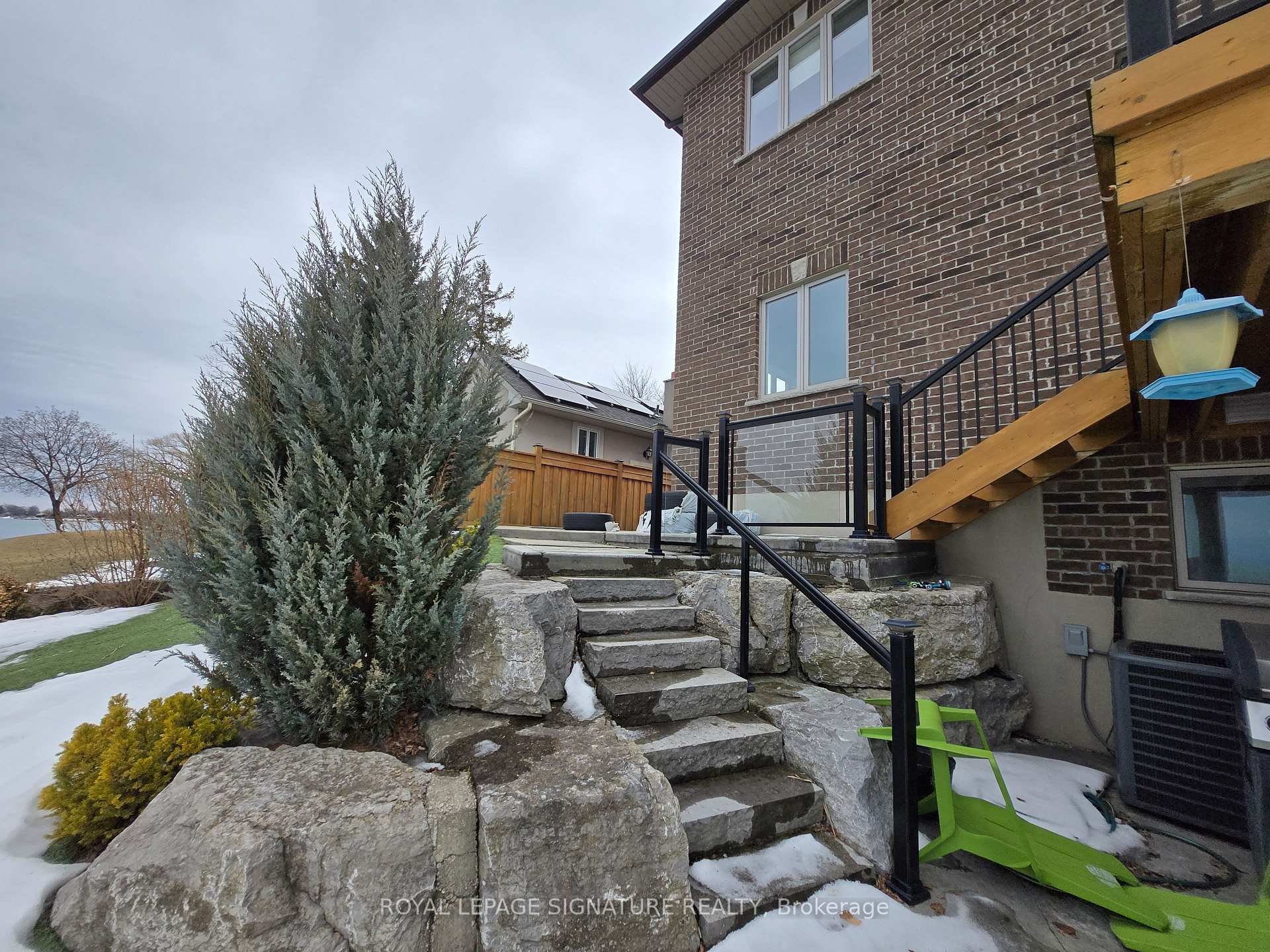 Photo 6 of 38 Seabreeze Crescent, Hamilton, Stoney Creek — HOMEH