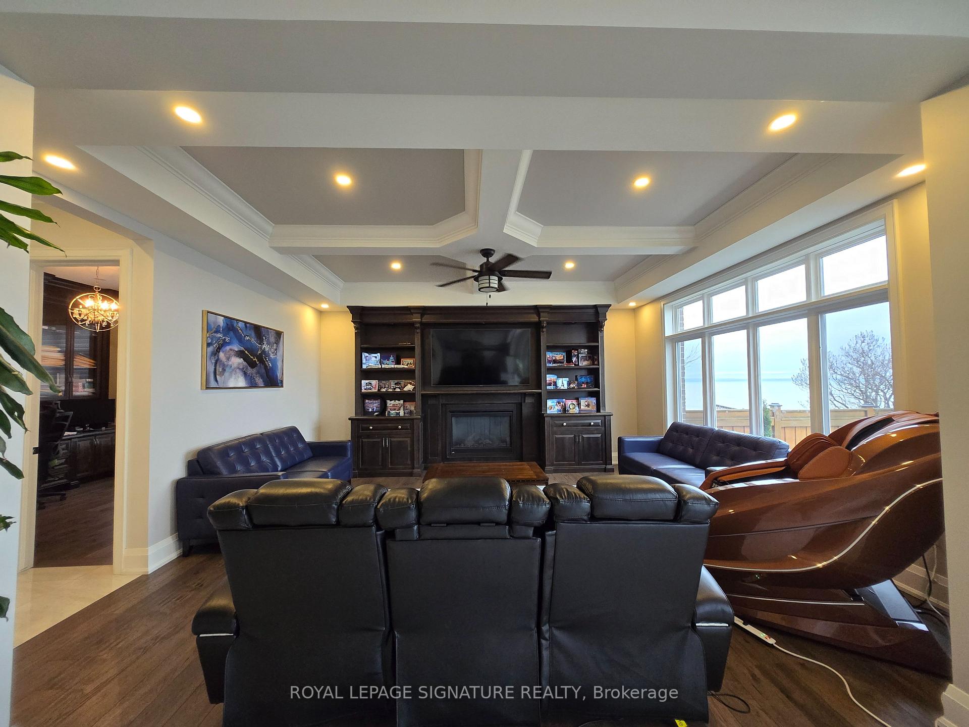 Photo 7 of 38 Seabreeze Crescent, Hamilton, Stoney Creek — HOMEH