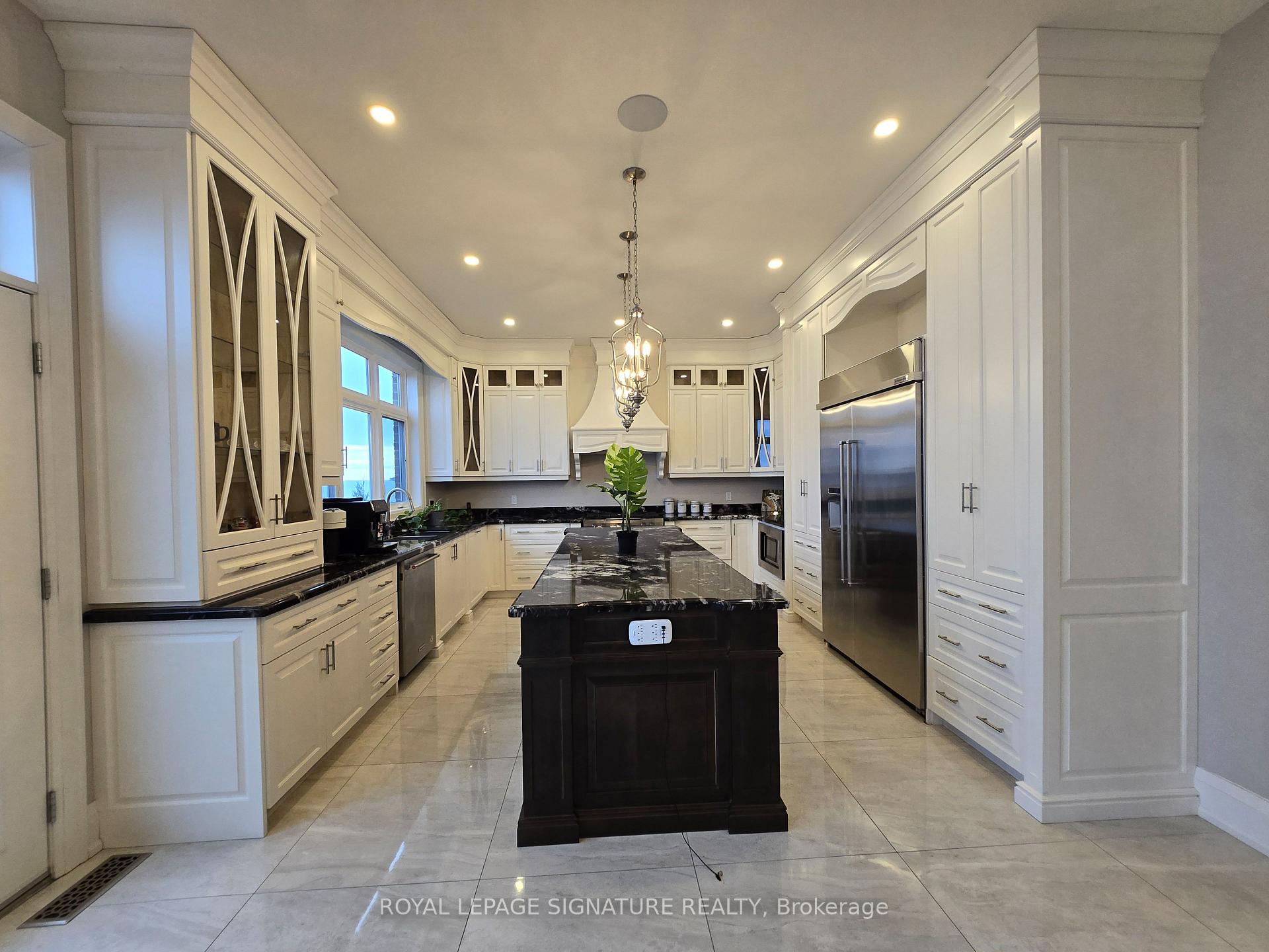 Photo 8 of 38 Seabreeze Crescent, Hamilton, Stoney Creek — HOMEH