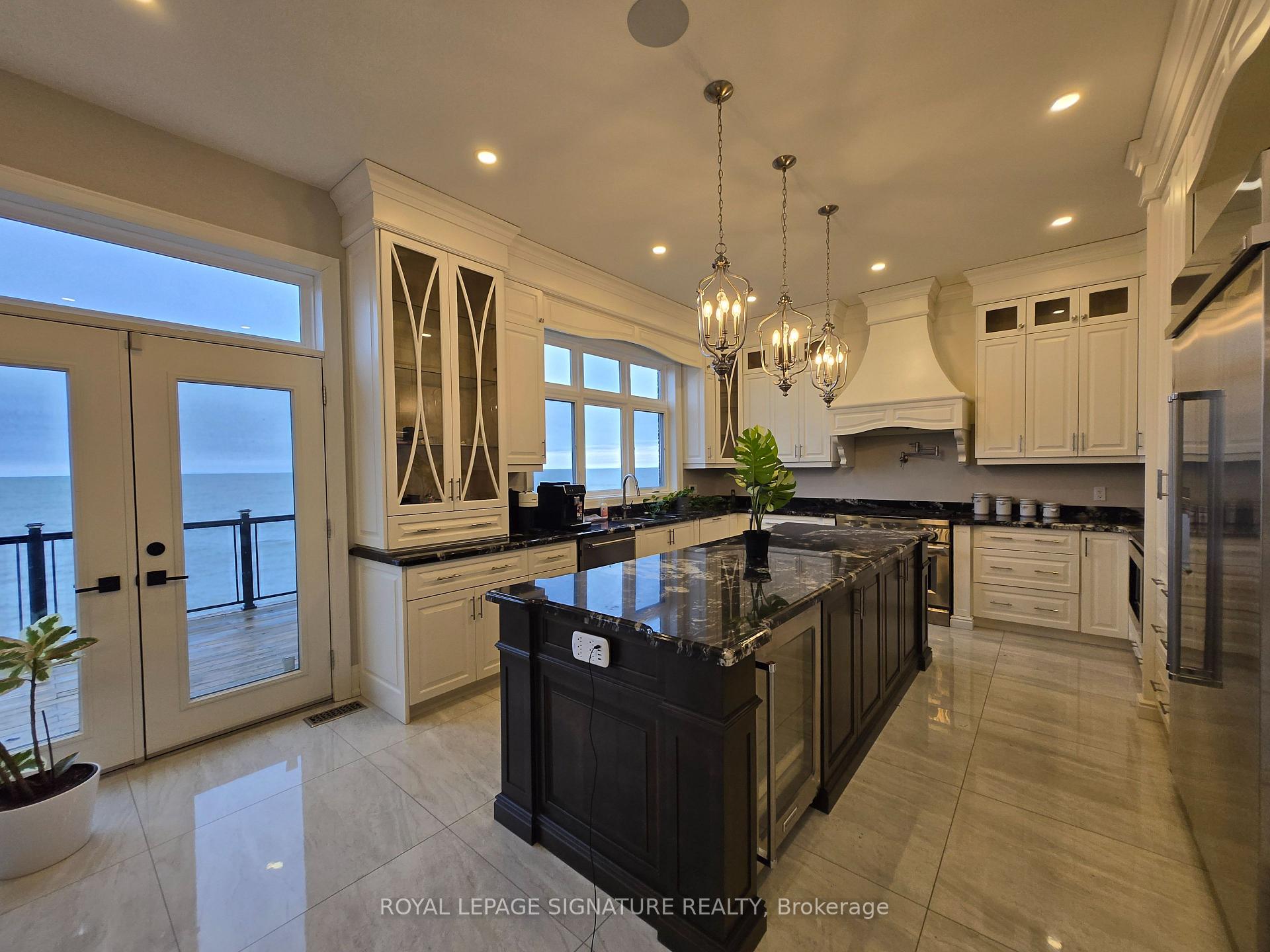 Photo 9 of 38 Seabreeze Crescent, Hamilton, Stoney Creek — HOMEH