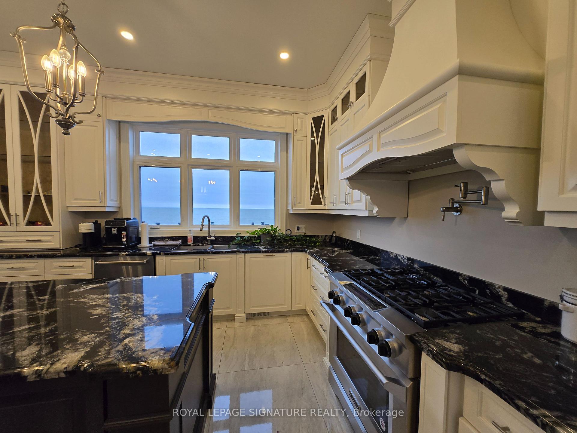Photo 10 of 38 Seabreeze Crescent, Hamilton, Stoney Creek — HOMEH