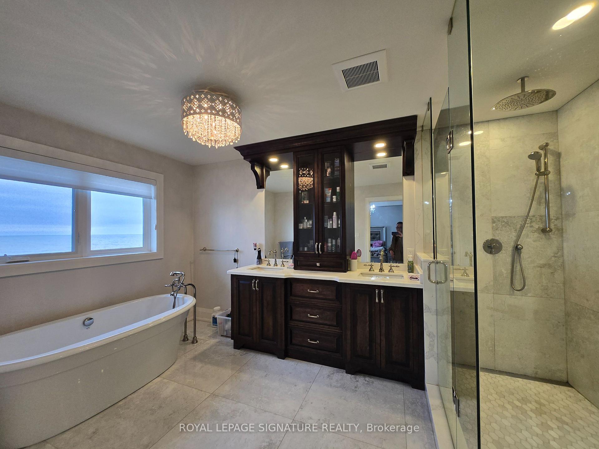 Photo 17 of 38 Seabreeze Crescent, Hamilton, Stoney Creek — HOMEH