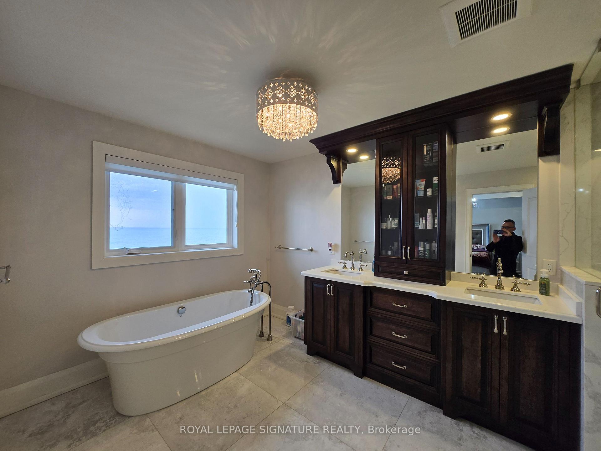 Photo 42 of 38 Seabreeze Crescent, Hamilton, Stoney Creek — HOMEH