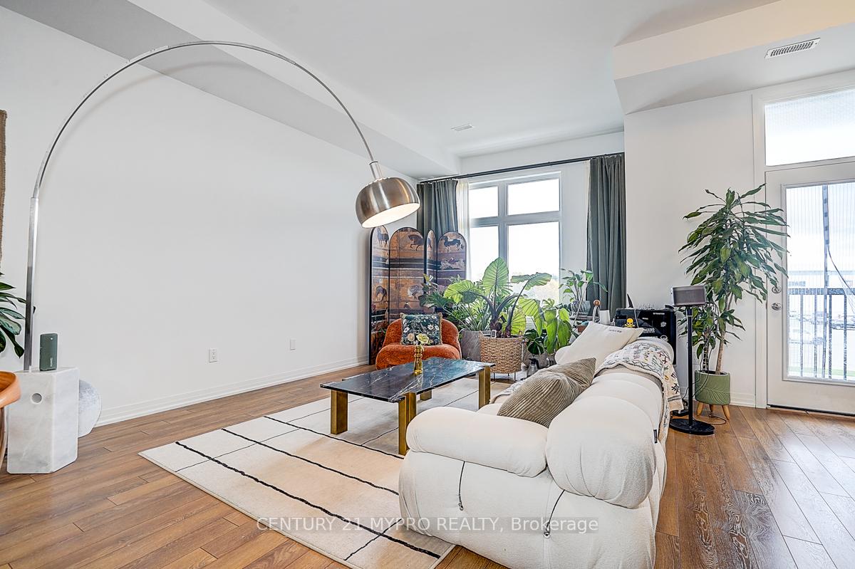 Photo 13 of 35 Alan Francis Lane, Markham, Cachet — HOMEH