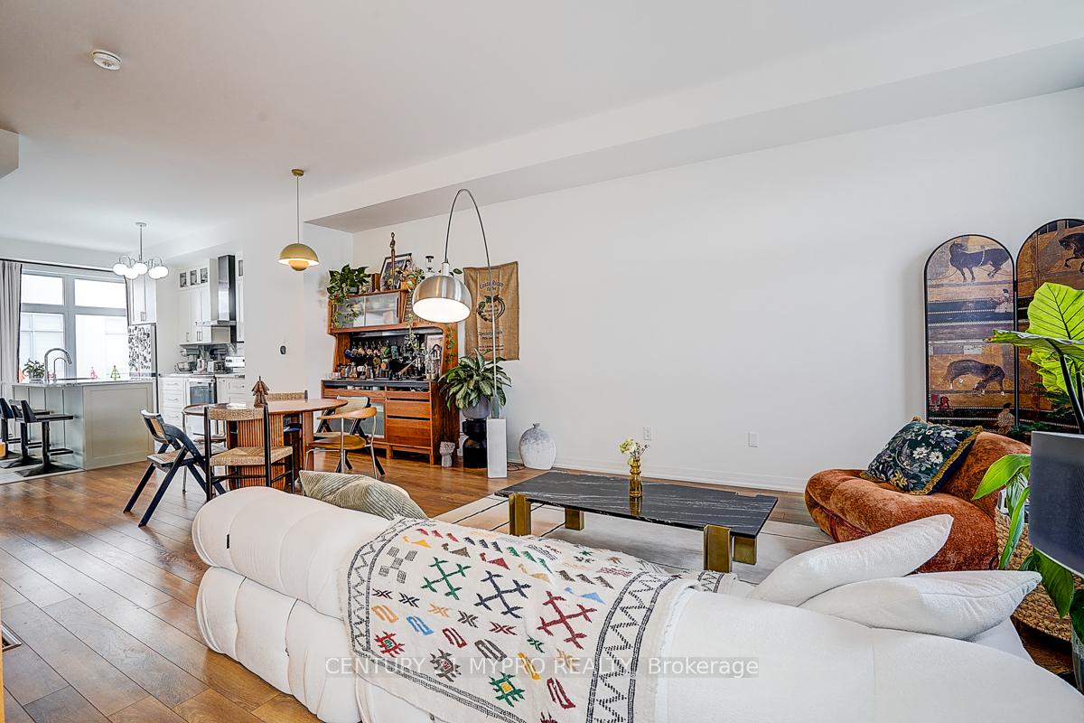 Photo 15 of 35 Alan Francis Lane, Markham, Cachet — HOMEH