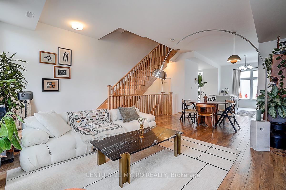 Photo 17 of 35 Alan Francis Lane, Markham, Cachet — HOMEH