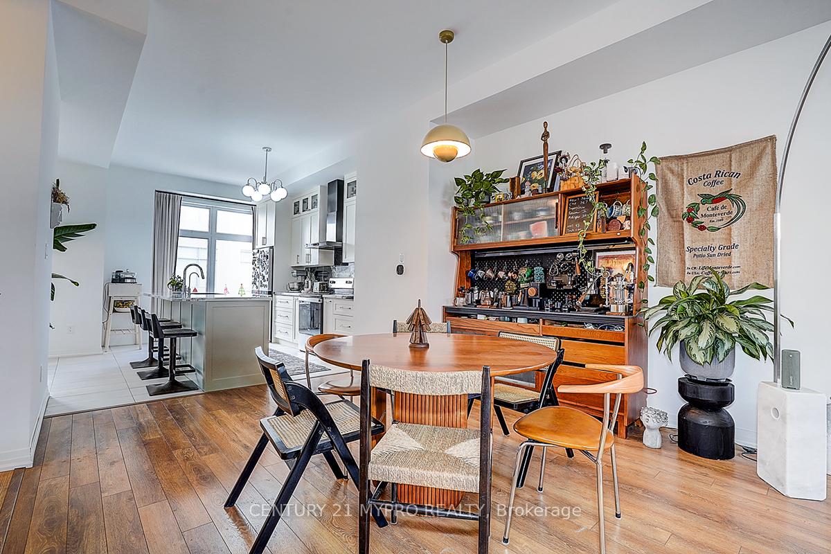 Photo 19 of 35 Alan Francis Lane, Markham, Cachet — HOMEH