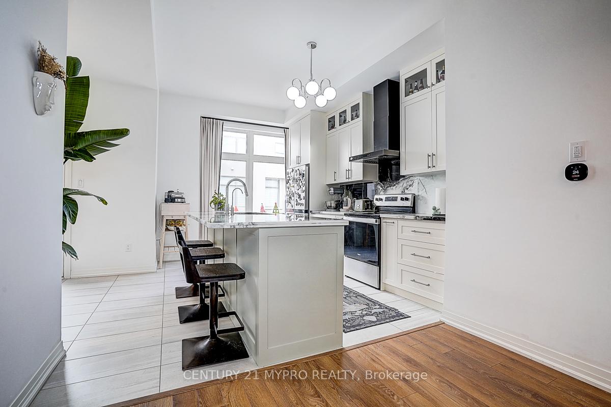 Photo 21 of 35 Alan Francis Lane, Markham, Cachet — HOMEH
