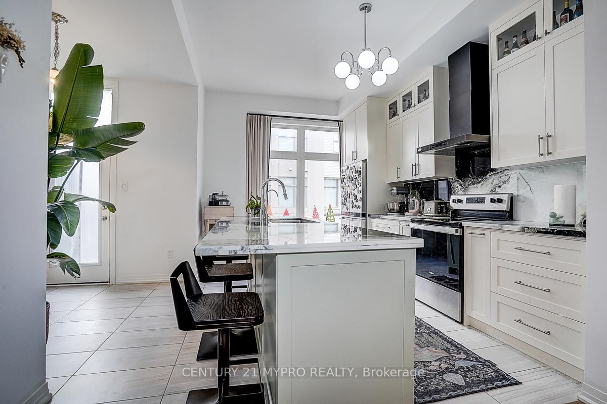 Photo 22 of 35 Alan Francis Lane, Markham, Cachet — HOMEH