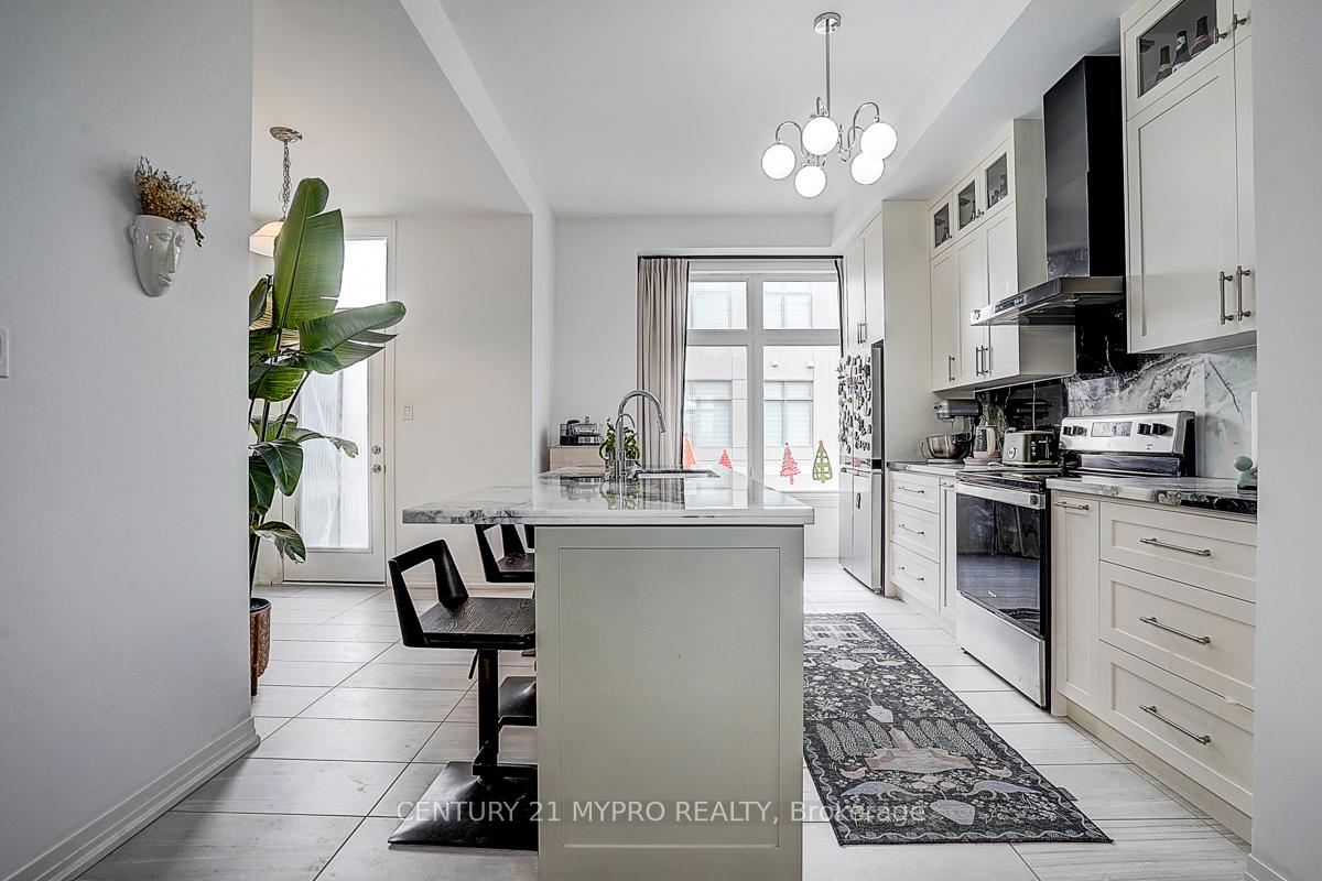 Photo 23 of 35 Alan Francis Lane, Markham, Cachet — HOMEH