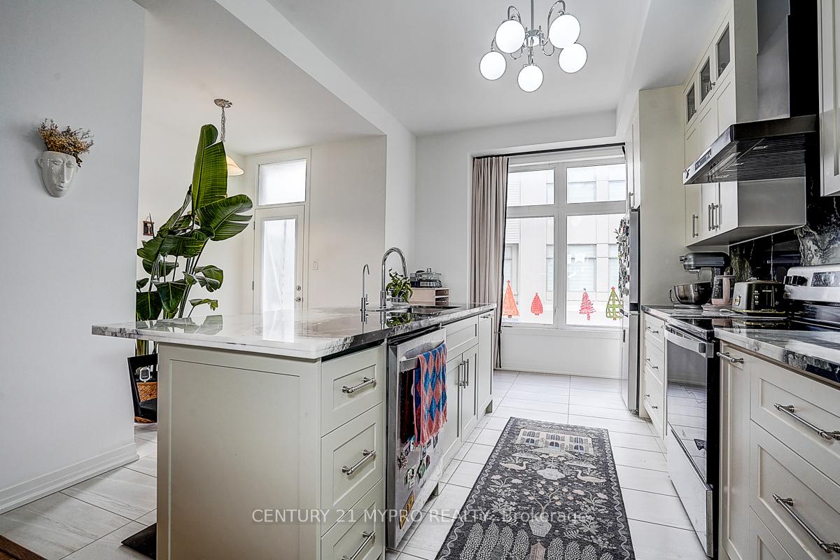 Photo 24 of 35 Alan Francis Lane, Markham, Cachet — HOMEH