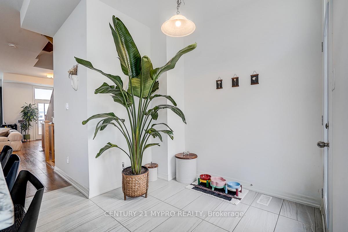 Photo 29 of 35 Alan Francis Lane, Markham, Cachet — HOMEH