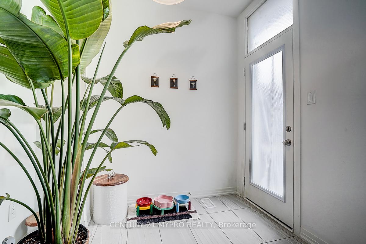 Photo 31 of 35 Alan Francis Lane, Markham, Cachet — HOMEH