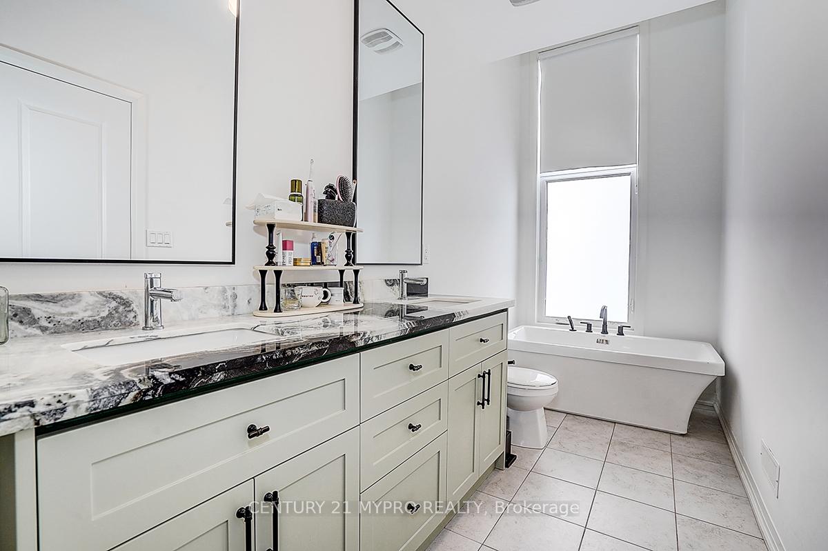 Photo 43 of 35 Alan Francis Lane, Markham, Cachet — HOMEH