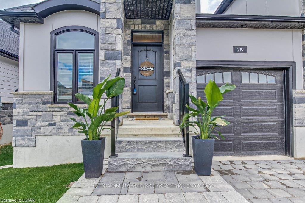 Photo 5 of 219 Winlow Way, Middlesex Centre, Rural Middlesex Centre — HOMEH
