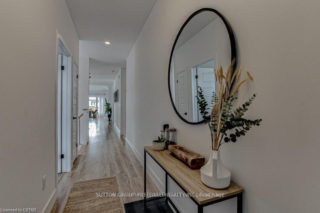 Photo 7 of 219 Winlow Way, Middlesex Centre, Rural Middlesex Centre — HOMEH