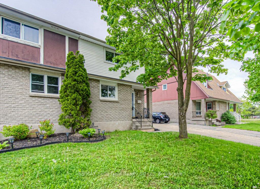 Photo 3 of 48 Timberlane Crescent, Kitchener — HOMEH