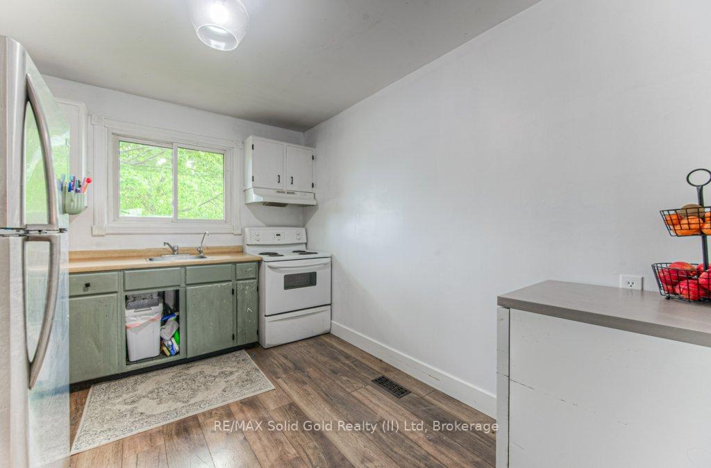 Photo 9 of 48 Timberlane Crescent, Kitchener — HOMEH