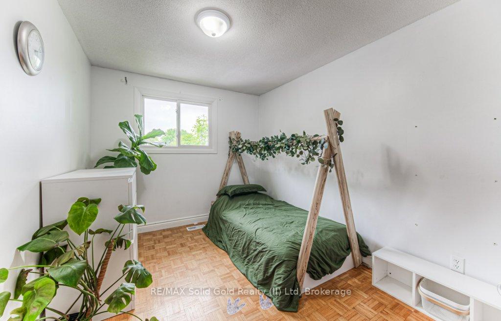 Photo 17 of 48 Timberlane Crescent, Kitchener — HOMEH