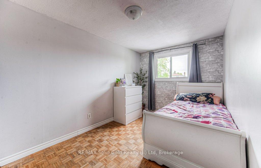 Photo 18 of 48 Timberlane Crescent, Kitchener — HOMEH