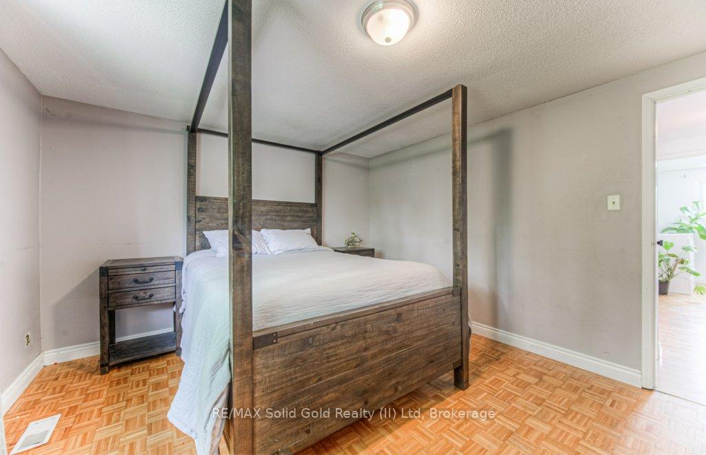 Photo 20 of 48 Timberlane Crescent, Kitchener — HOMEH