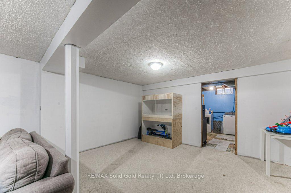 Photo 23 of 48 Timberlane Crescent, Kitchener — HOMEH
