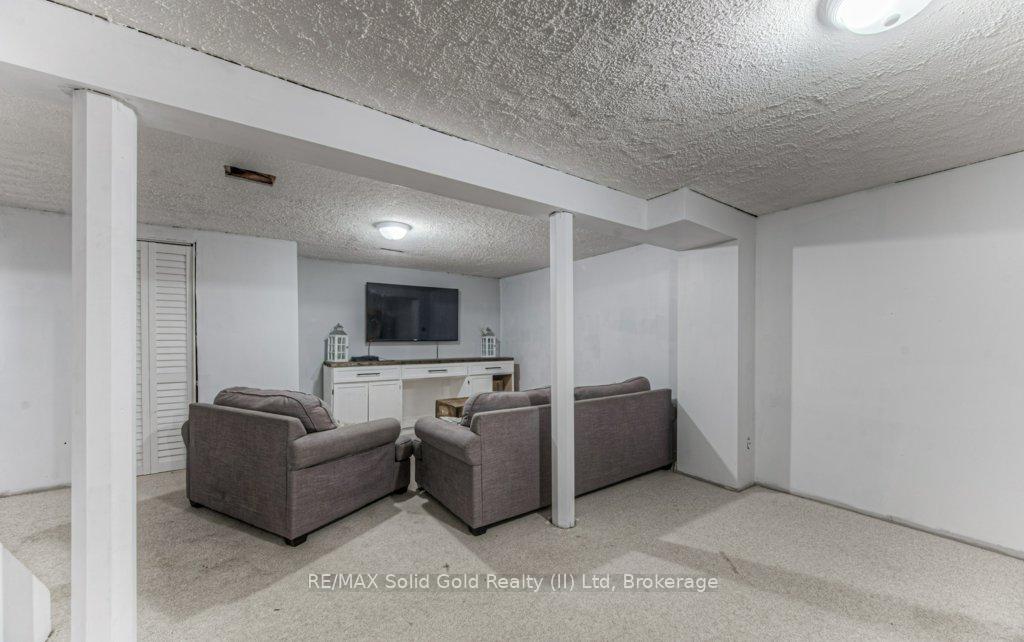 Photo 24 of 48 Timberlane Crescent, Kitchener — HOMEH