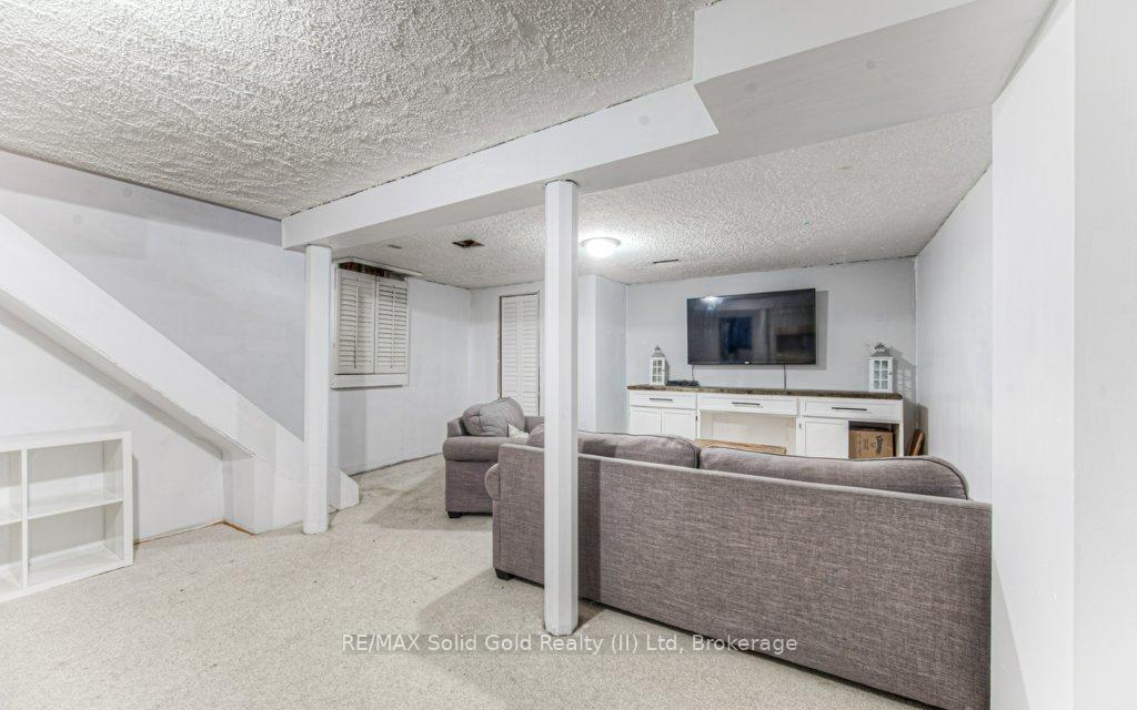Photo 25 of 48 Timberlane Crescent, Kitchener — HOMEH