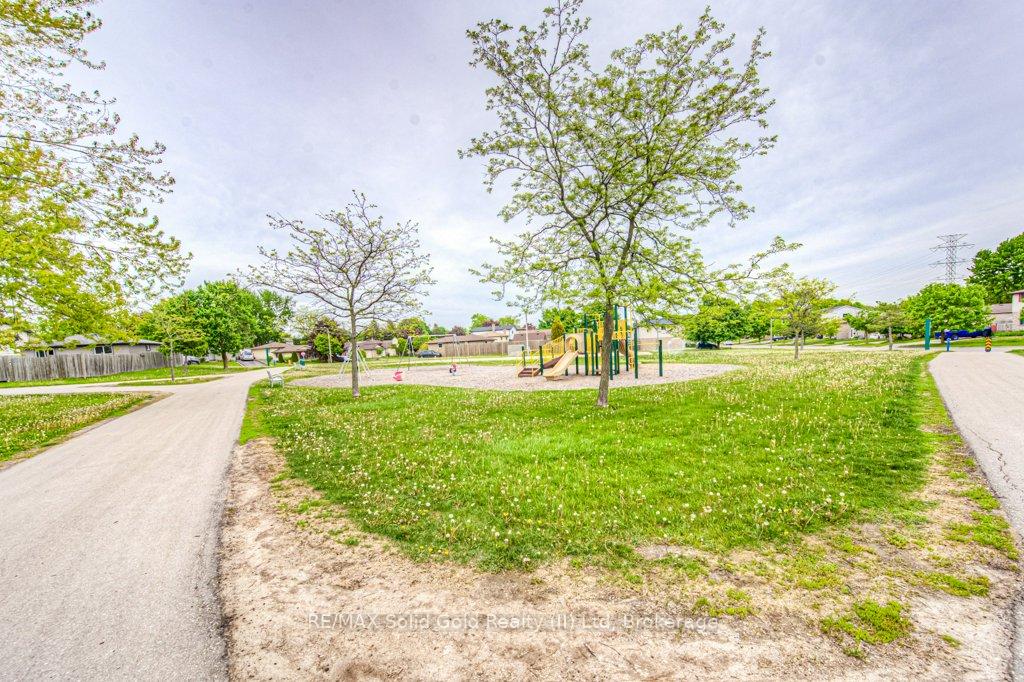 Photo 34 of 48 Timberlane Crescent, Kitchener — HOMEH